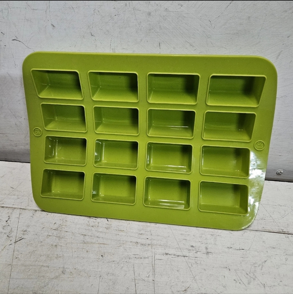 Tasfully Simple Green Silicone Mini Loaf Bar Baking Pan NWOT Kitchen Cooking